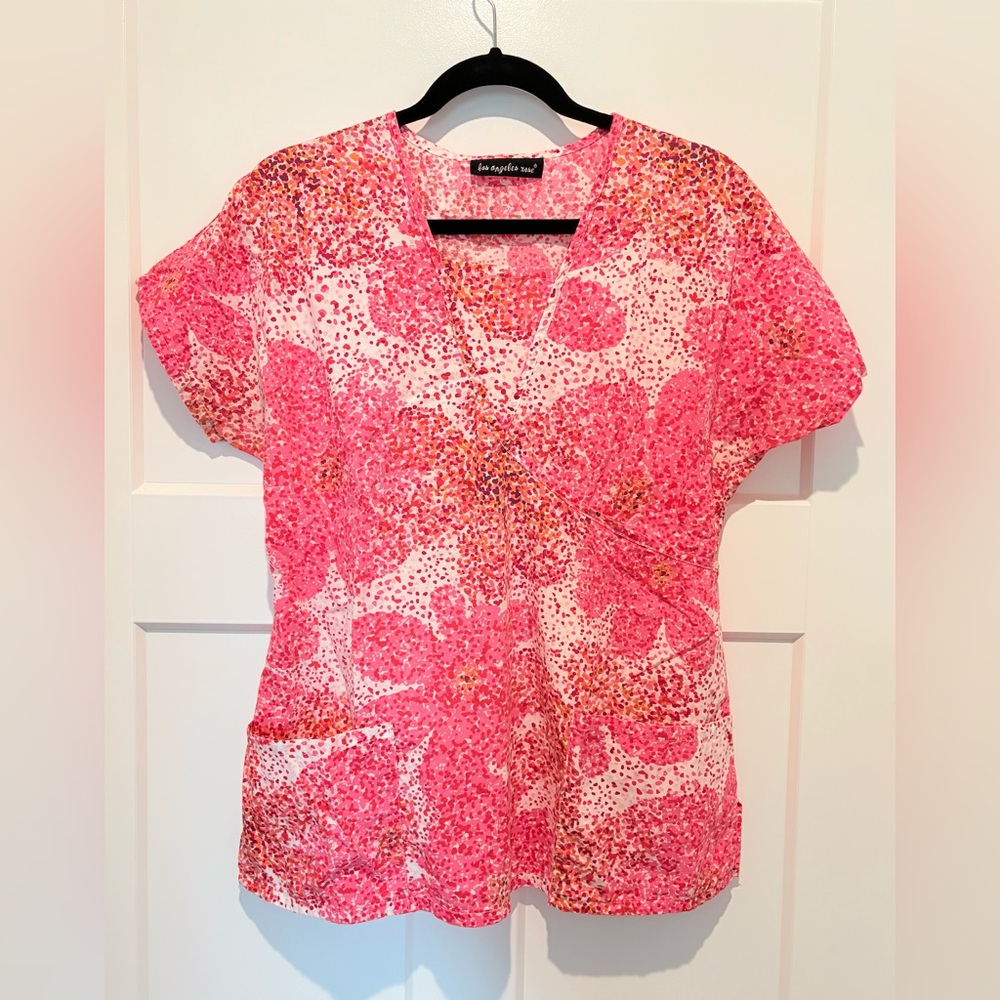 Los Angeles Rose Scrubs Pink Floral Women's Top w/Two front Pockets Size